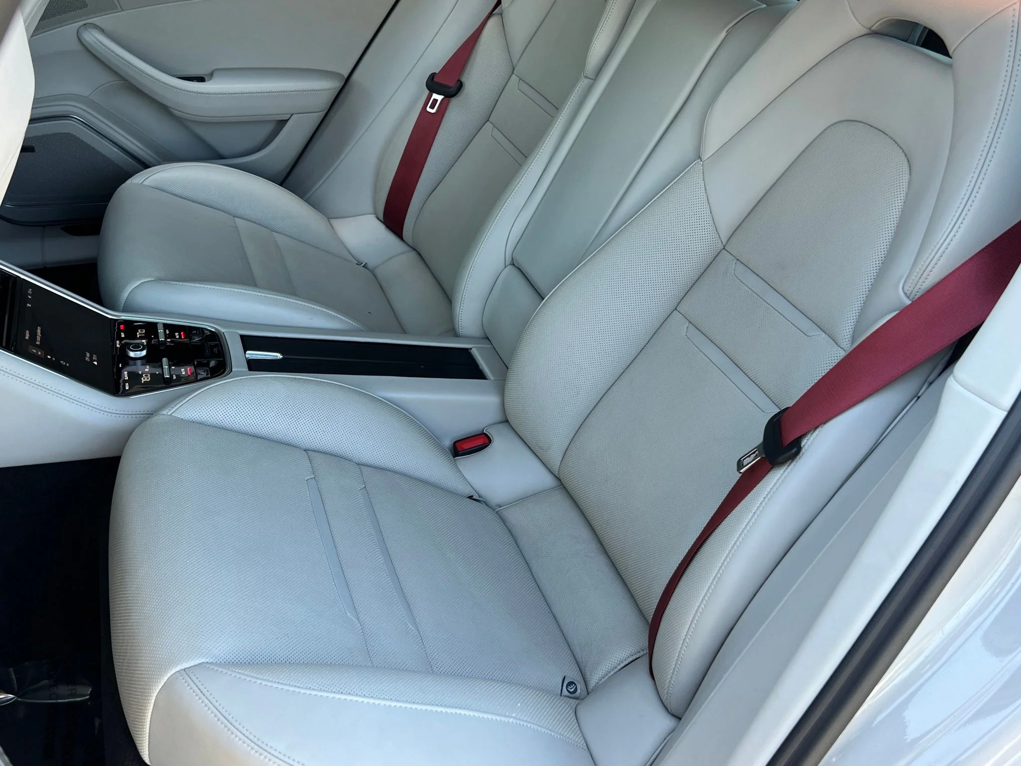 Used 2023  Porsche 4 Platinum Edition image 24