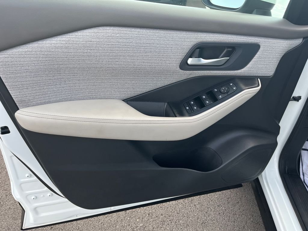 Used 2023 White Nissan SV image 11