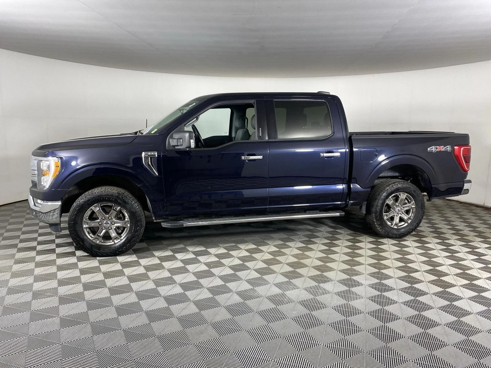Used 2021 Antimatter Blue Ford XLT image 7