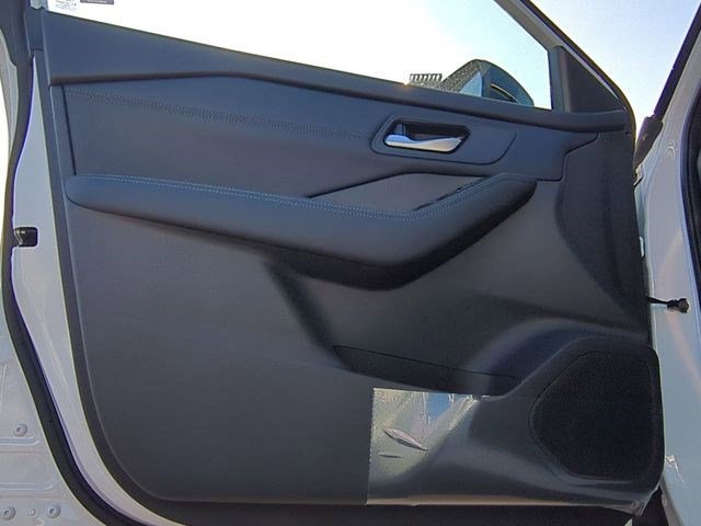 New 2026 Everest White Pearl Tricoat Nissan Dark Armor image 8