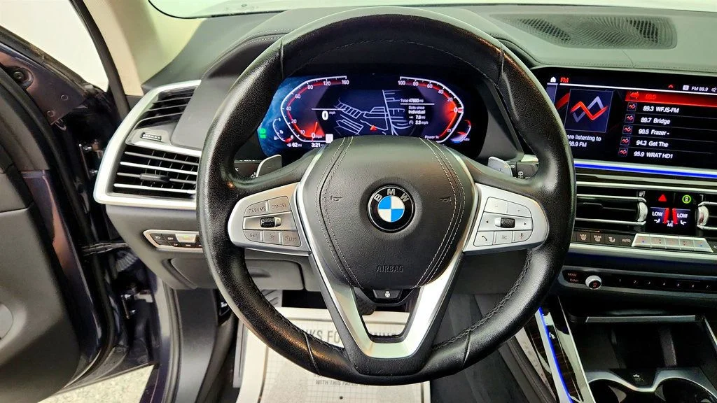 Used 2021 Arctic Grey Metallic BMW xDrive40i SAV w/ Premium, Parking Assistance & Cold Weather Pkgs image 14