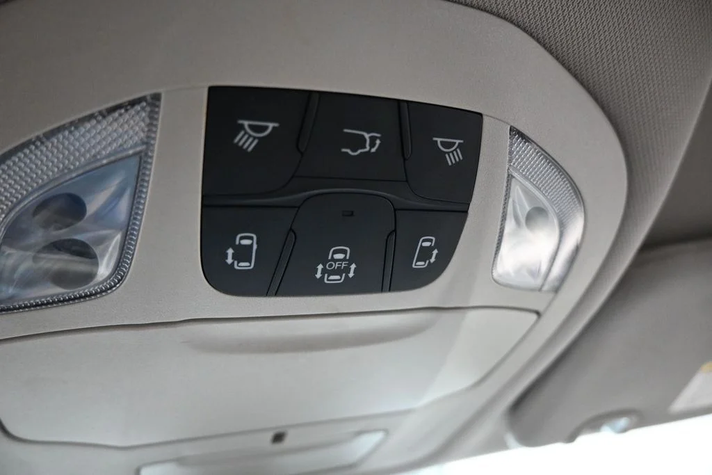 Used 2022 Ceramic Gray Clearcoat Chrysler Touring L image 28