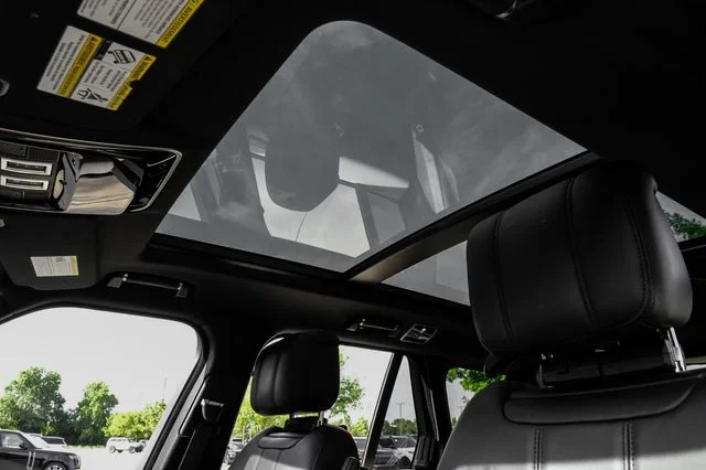 Used 2019 White Land Rover 5.0L V8 Supercharged image 5