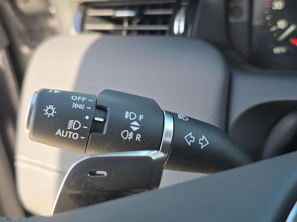 Certified Used 2025 Gray Land Rover SE image 26