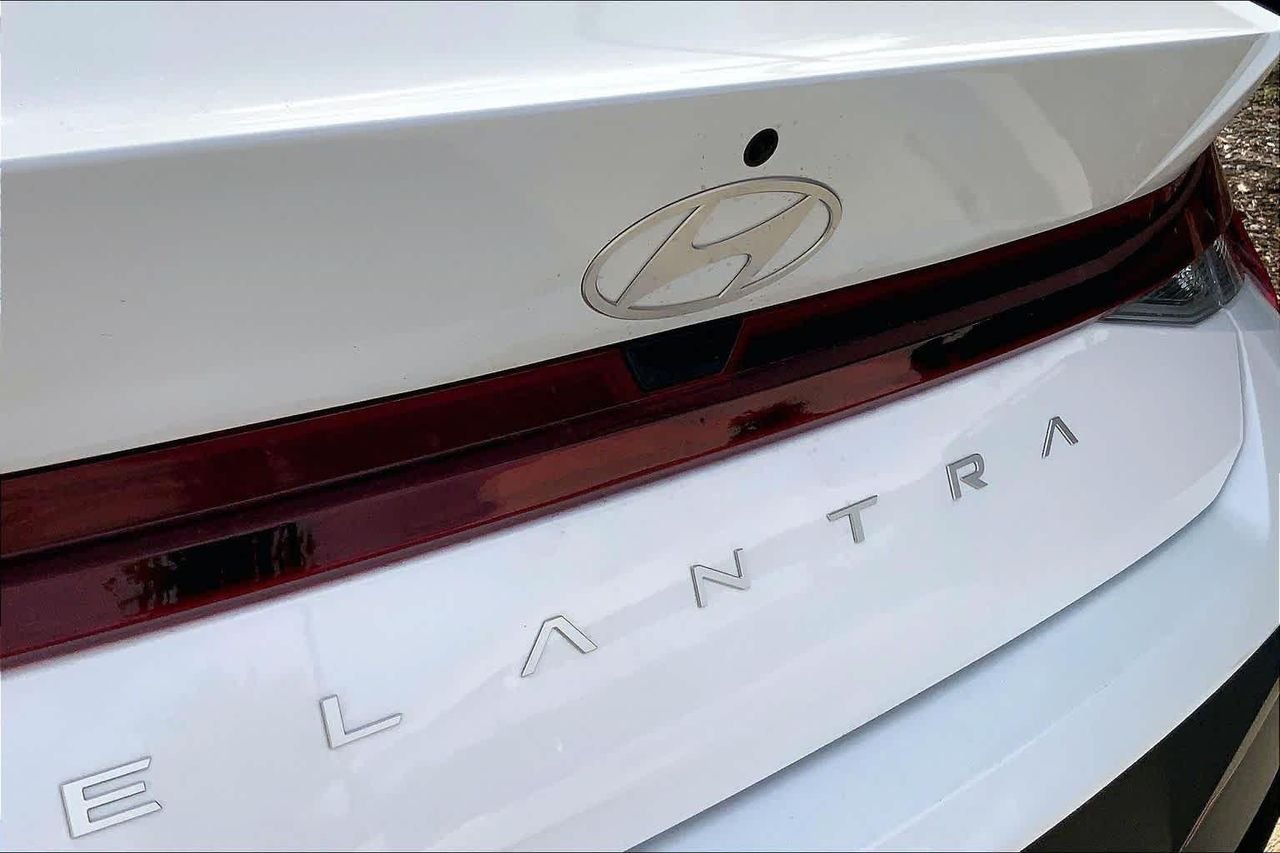 New 2026 Serenity White Hyundai SE image 15