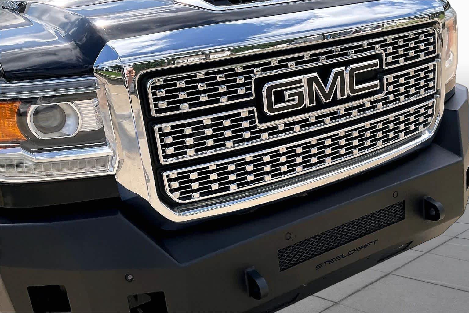 Used 2015 Onyx Black GMC Denali image 28