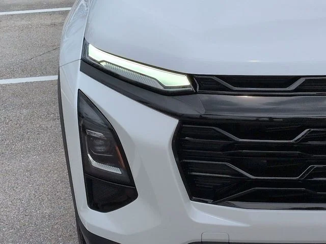Certified Used 2025 Iridescent Pearl Tricoat Chevrolet RS image 10