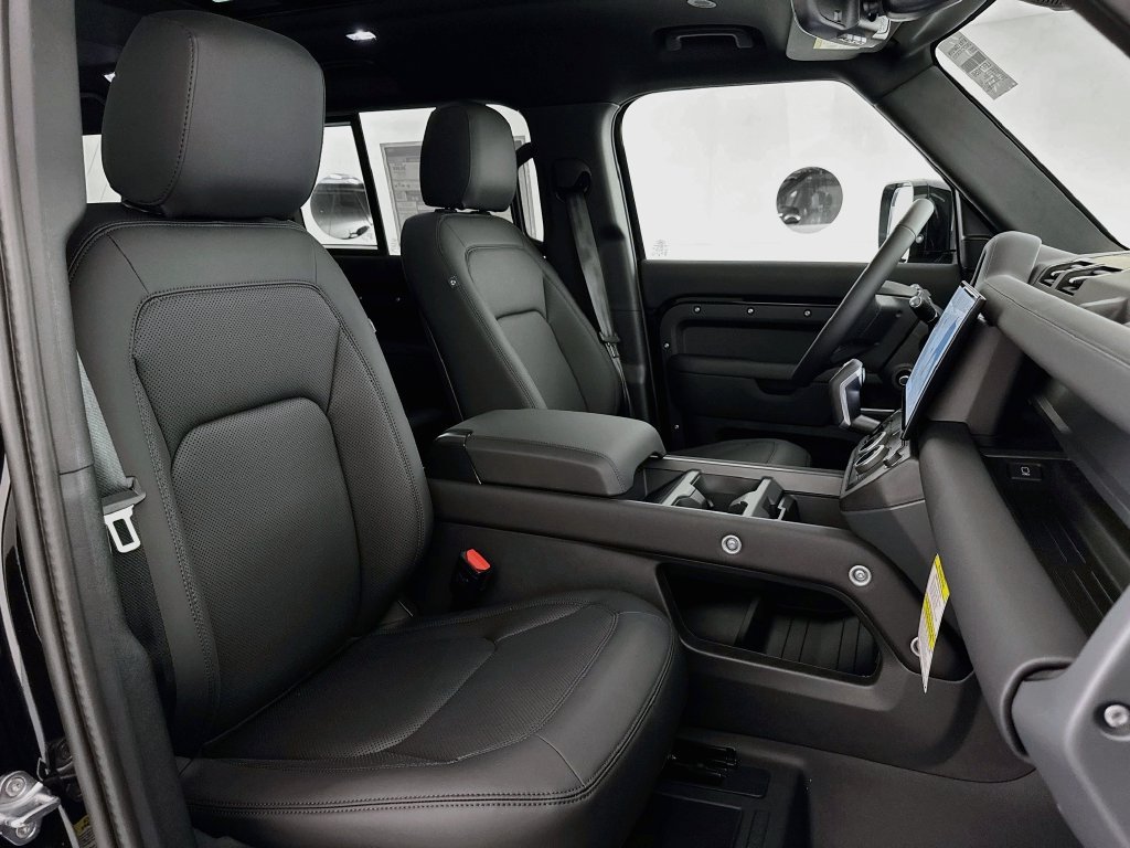 New 2026 Santorini Black Land Rover S image 29