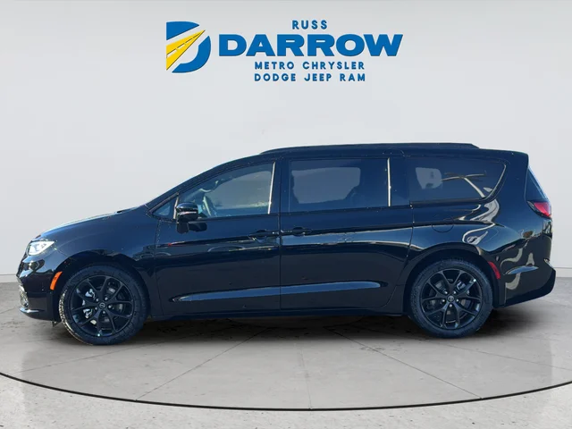 New 2026 Diamond Black Crystal Pearl-Coat Exterior Paint Chrysler Limited image 2