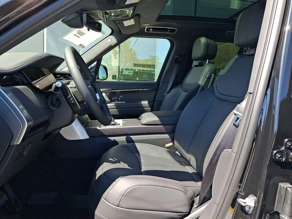 New 2026 Santorini Black Land Rover SE image 8