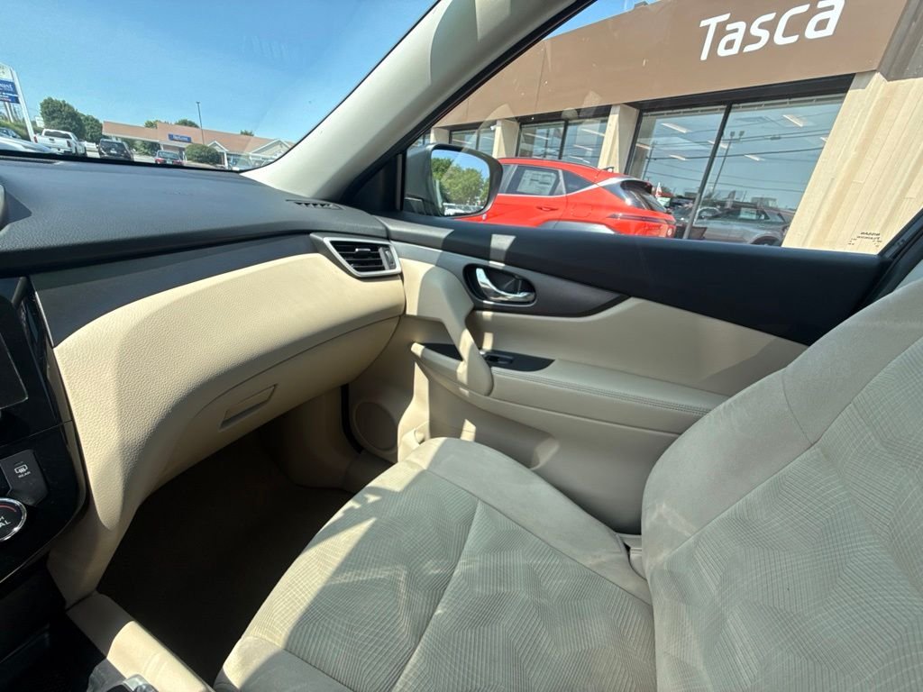 Used 2014 Black Nissan SV image 24