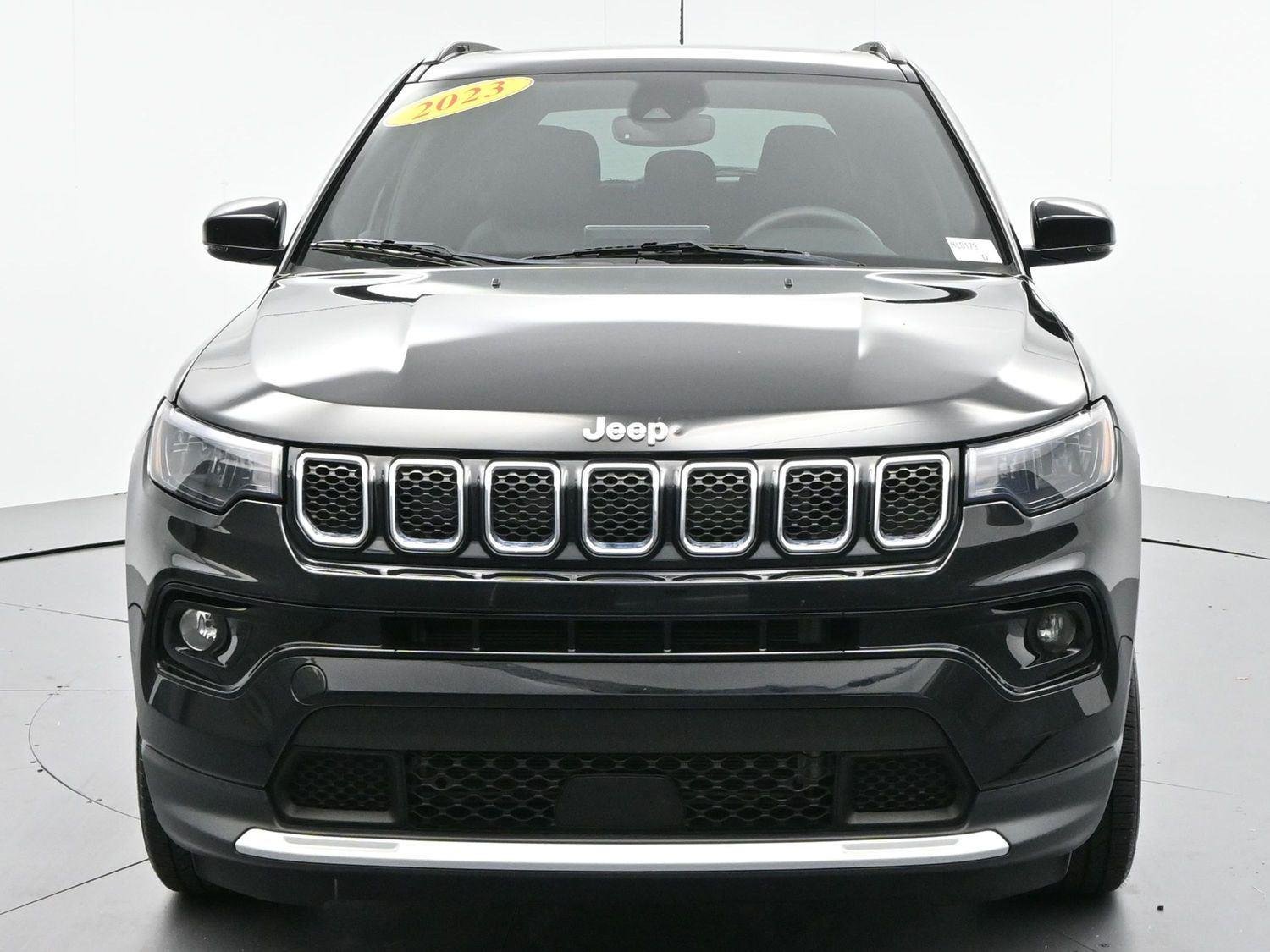 Used 2023 Diamond Black Crystal Pearlcoat Jeep Limited image 3