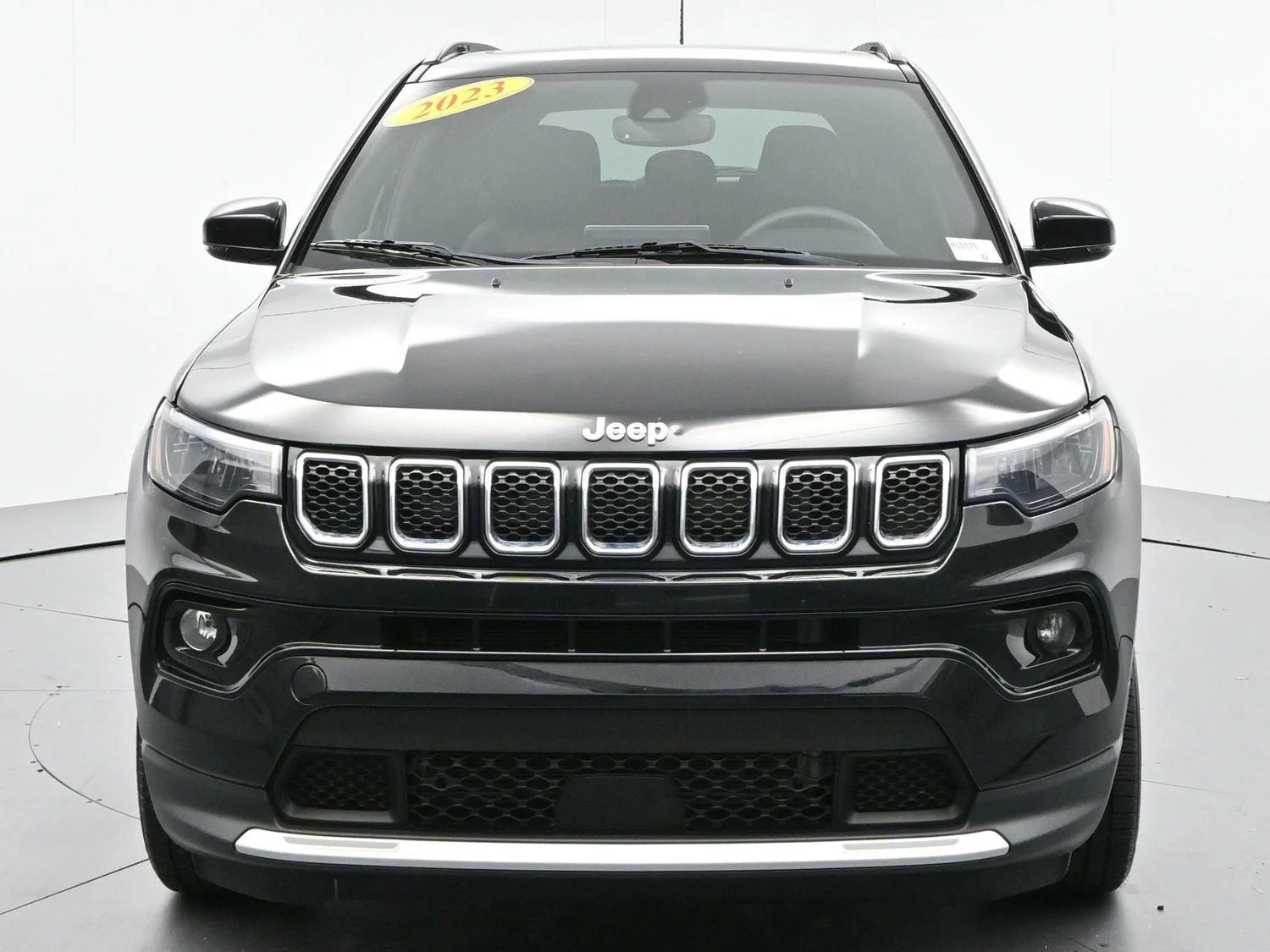 Used 2023 Diamond Black Crystal Pearlcoat Jeep Limited image 3