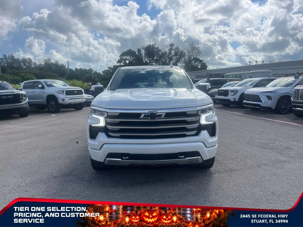 Used 2023 IRIDESCENT PEARL TRICOAT Chevrolet High Country image 3