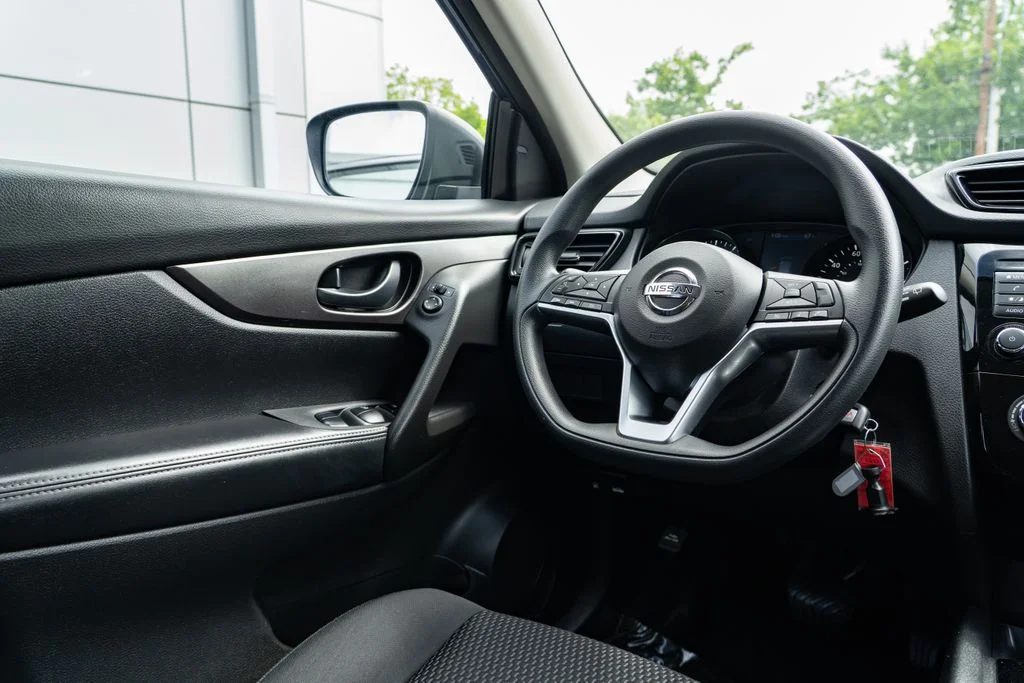 Used 2019 Blue Nissan S image 11