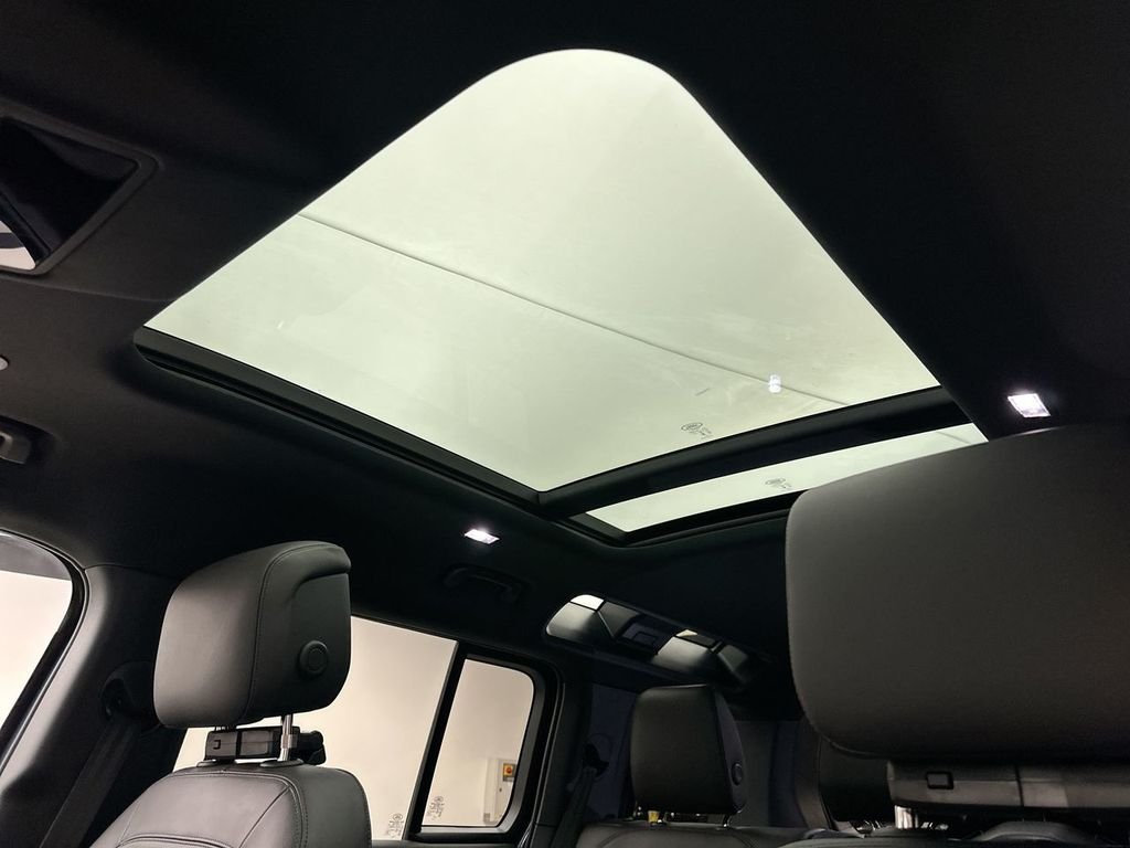 New 2026 Tasman Blue Land Rover X-Dynamic SE image 11