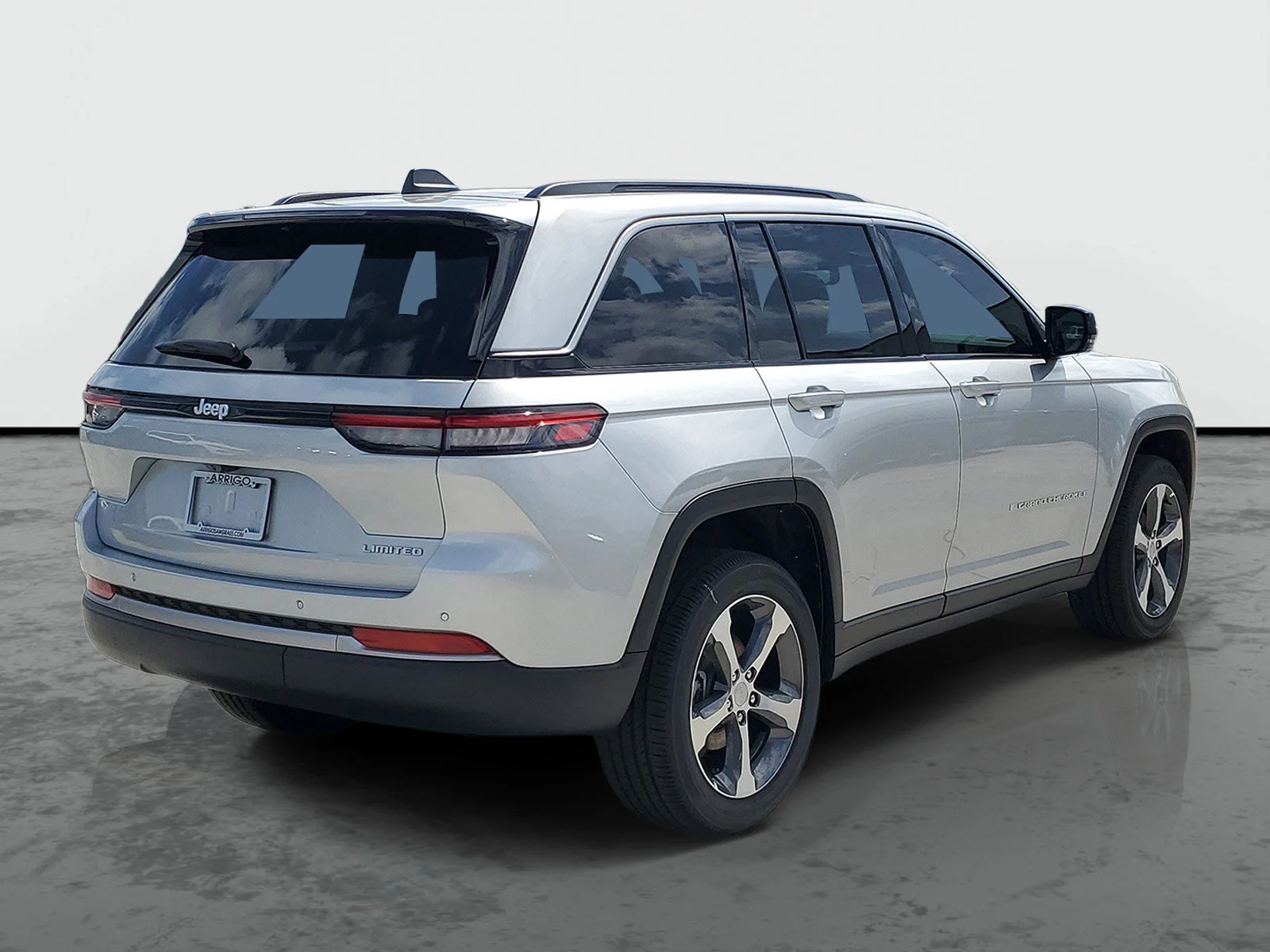 New 2026 Silver Zynith Exterior Paint Jeep Limited image 1