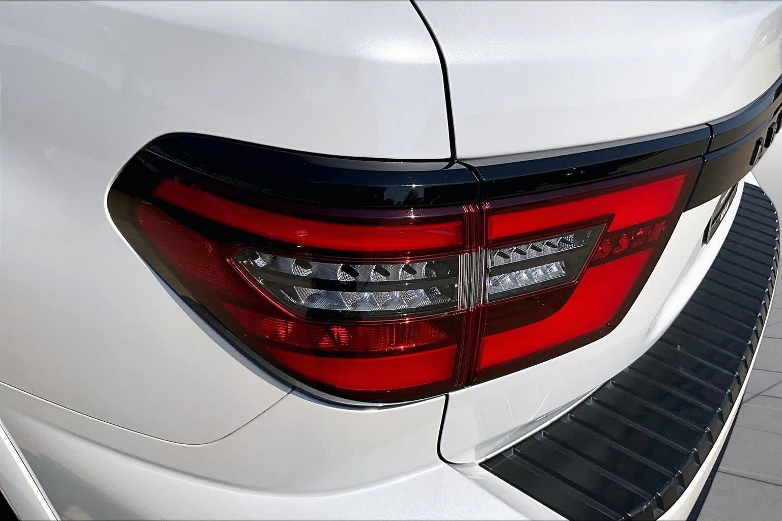 Used 2023 Aspen White Tricoat Nissan SL image 28