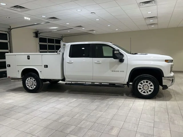 Used 2025 Summit White Chevrolet LT image 6