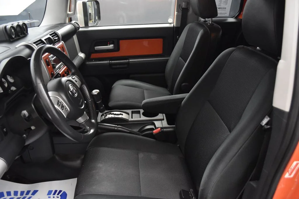 Used 2014  Toyota Base image 14