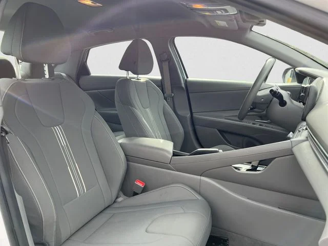 Used 2024 White Hyundai SEL image 15