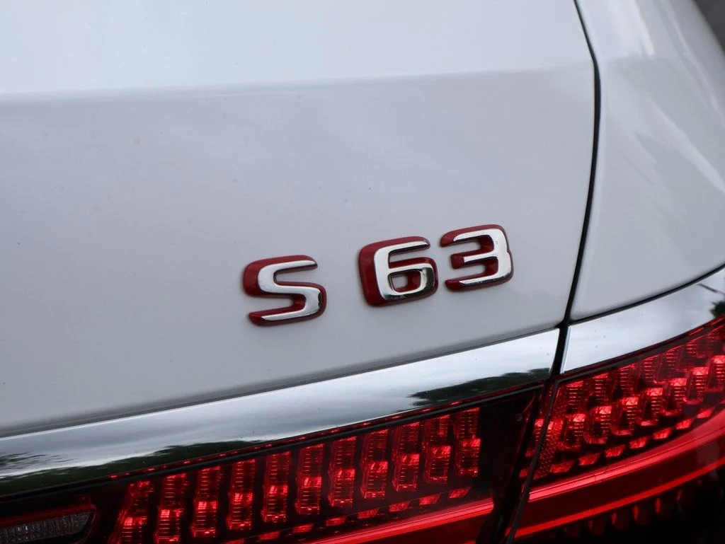 New 2025 MANUFAKTUR Moonlight White Metallic Mercedes-Benz S 63 E AMG® image 8