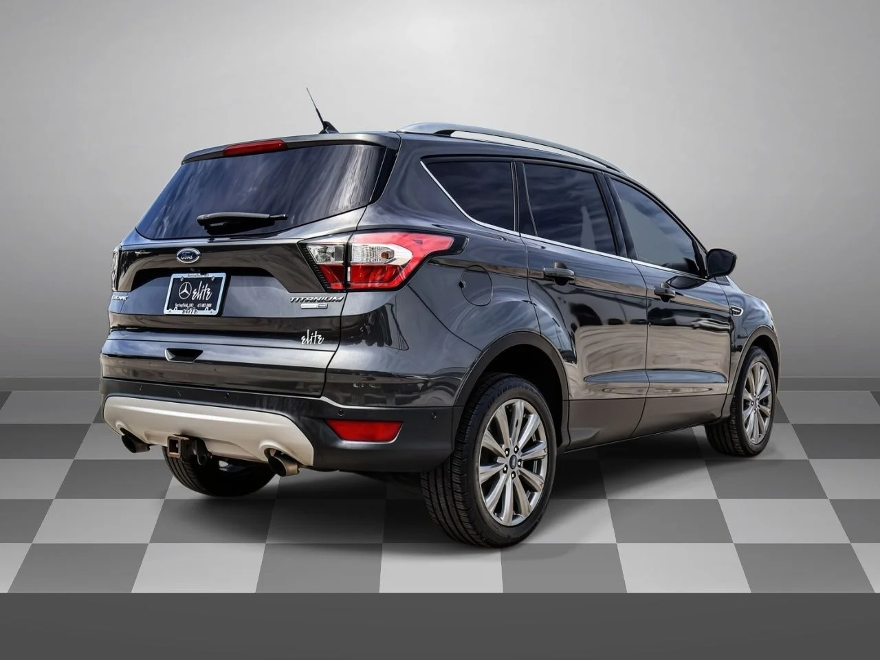 Used 2018 Magnetic Ford Titanium image 5