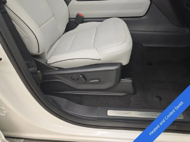 New 2027 Star White Metallic Tri-Coat Ford Platinum image 11