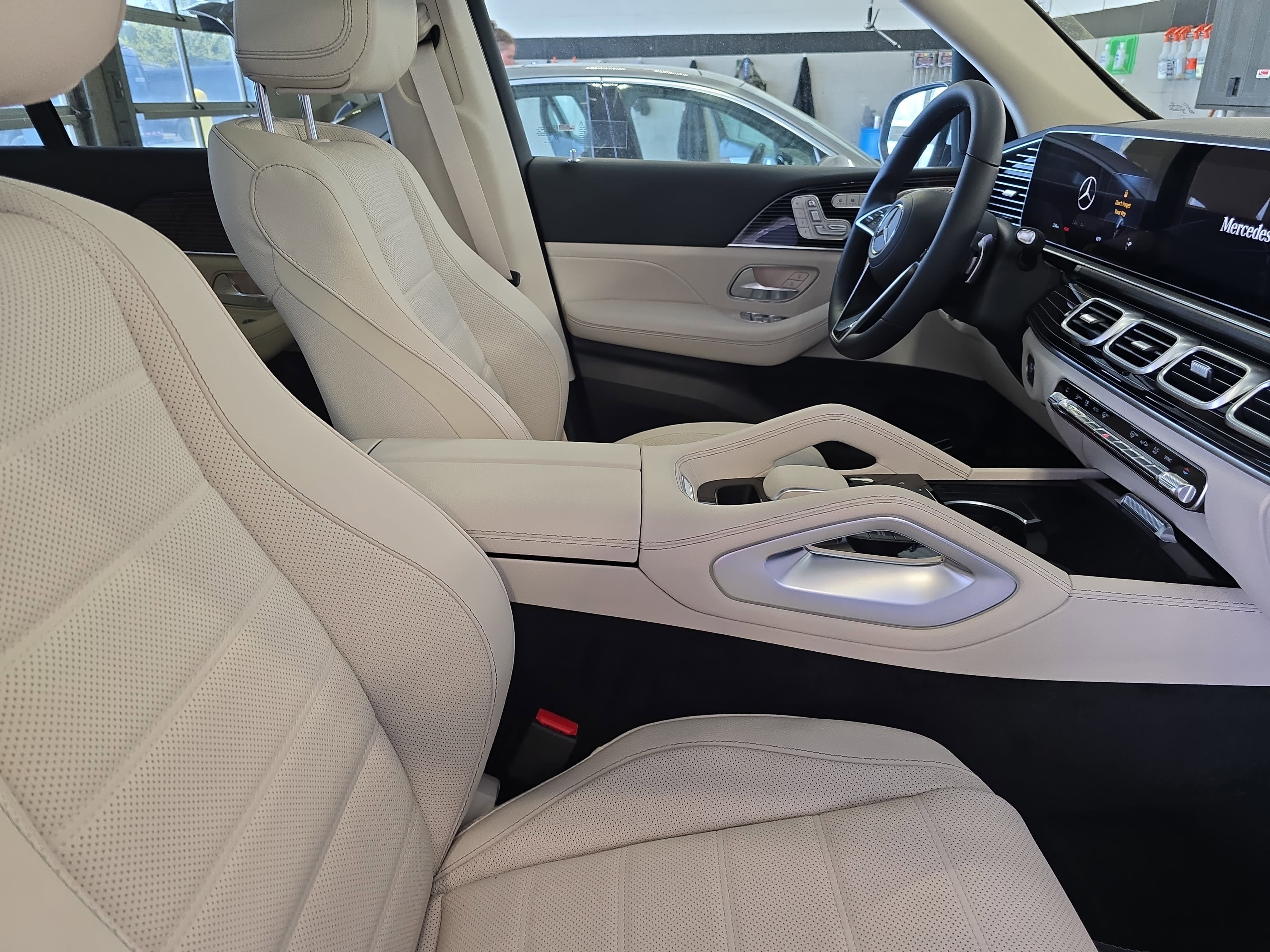 New 2026 MANUFAKTUR Moonlight White Metallic Mercedes-Benz GLE350 image 10