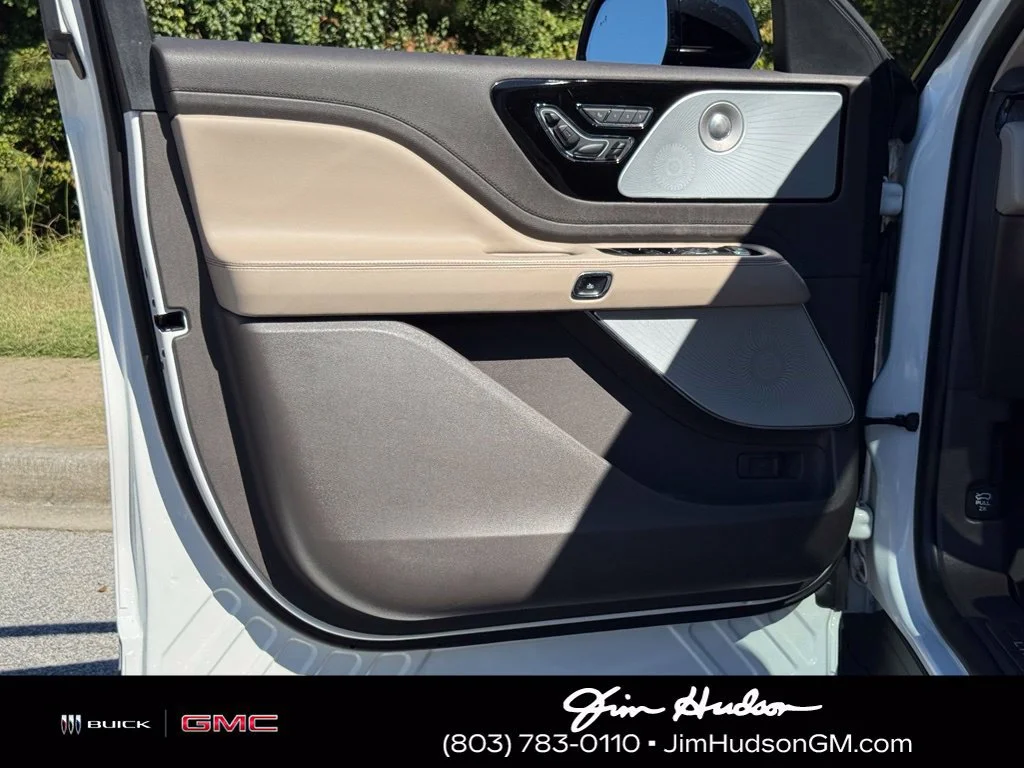 Used 2020 White Lincoln Reserve image 22