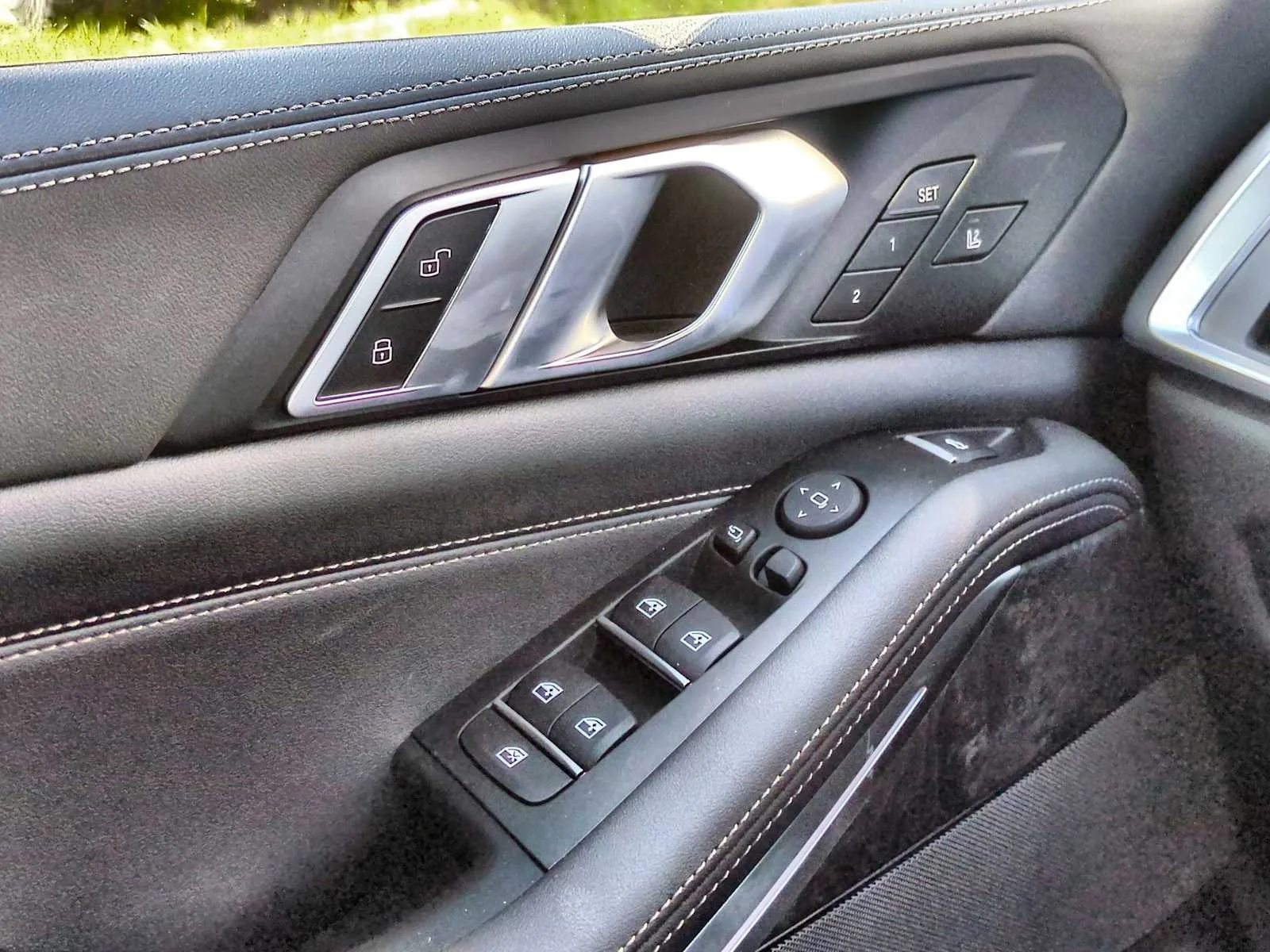 New 2026 Black Sapphire Metallic BMW M60i image 39