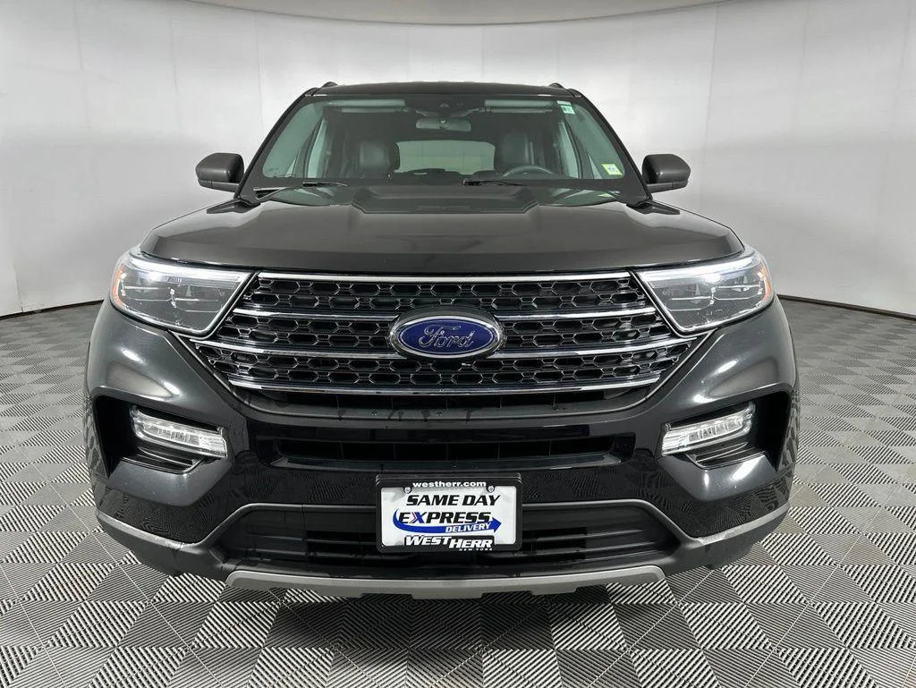 Used 2024 Black Metallic Ford XLT image 3