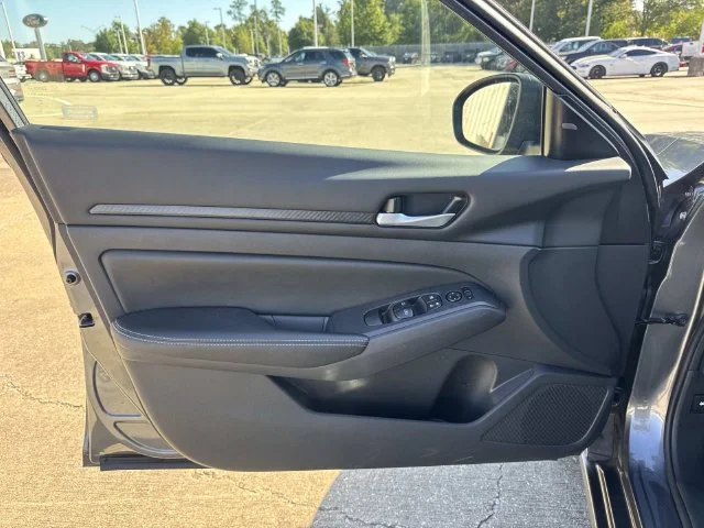 Used 2025 Gray Nissan 2.5 SV image 34