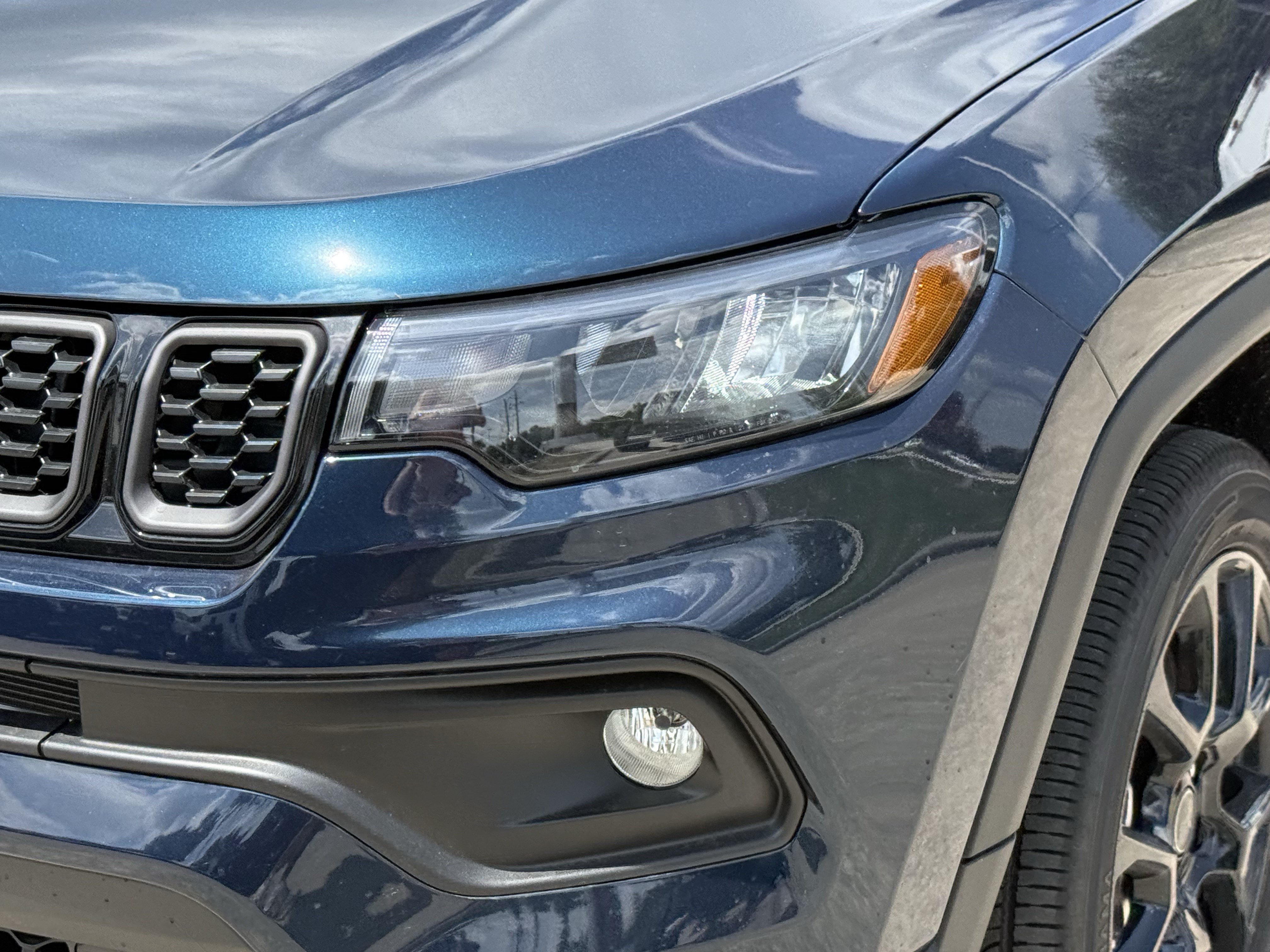 New 2026 Fathom Blue Pearl Coat Jeep Latitude Altitude image 7