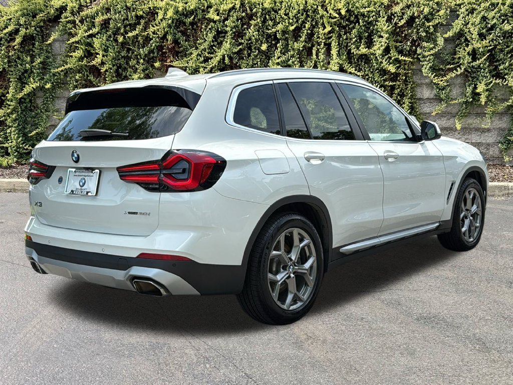Used 2022 Alpine White BMW xDrive30i image 4