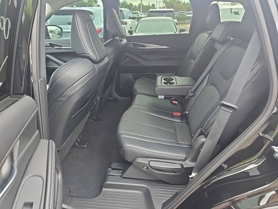 Certified Used 2023 Black INFINITI LUXE image 7