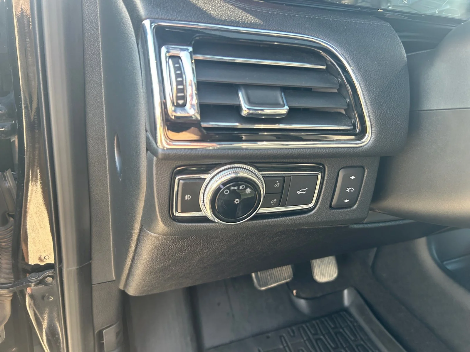 Used 2020 BLACK Lincoln RESERVE image 16