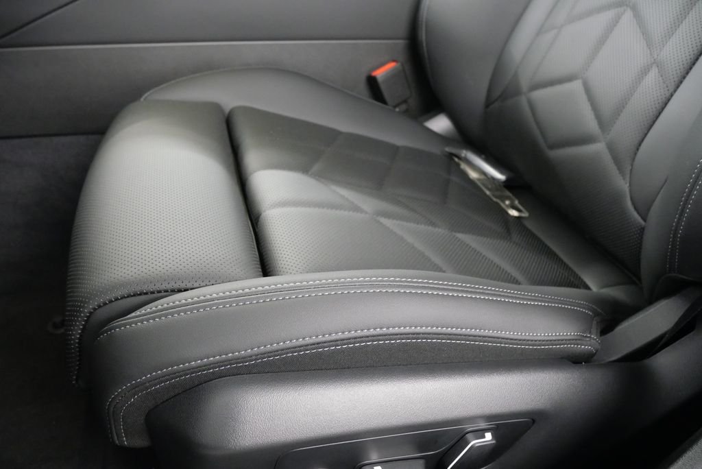 2025 BMW 5 Series 530i - Photo 11