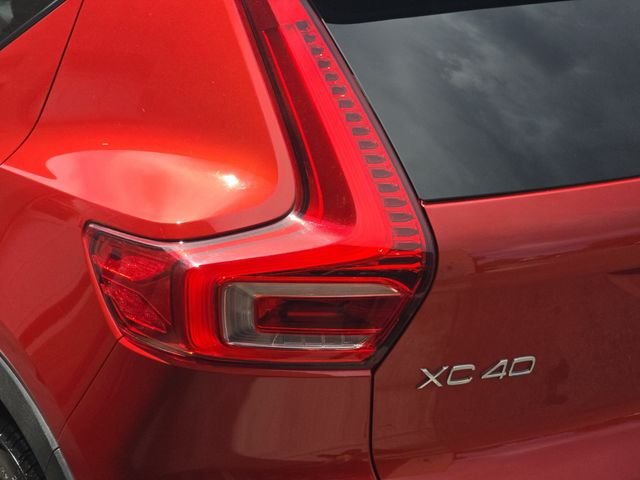 Used 2019 Red Volvo R-Design image 36