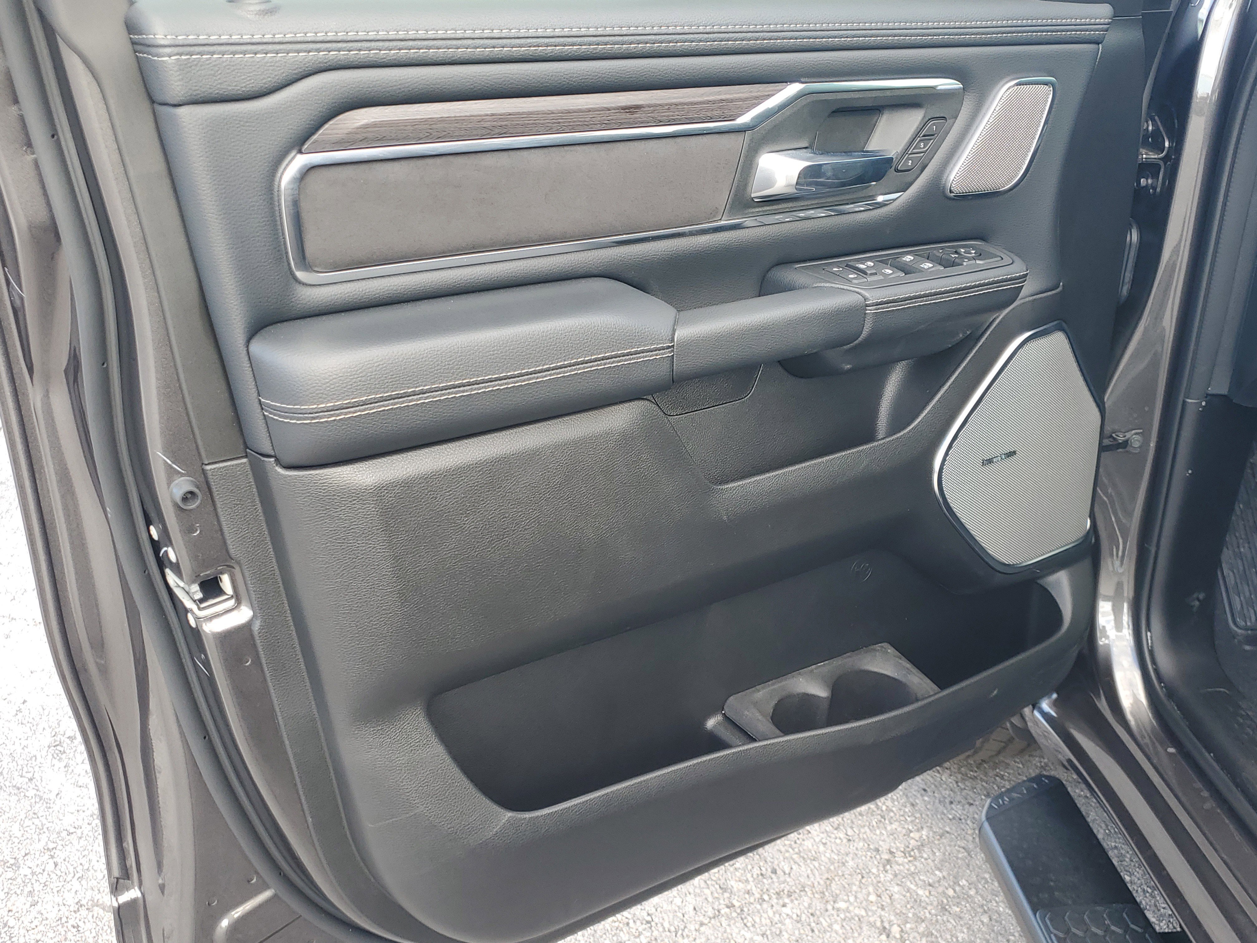 New 2026 Granite Crystal Metallic Clear-Coat Exterior Paint RAM Laramie image 12