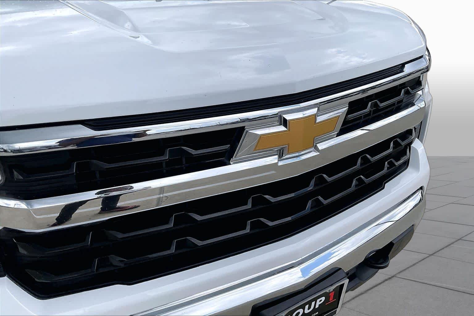 Used 2023 Summit White Chevrolet LT image 29