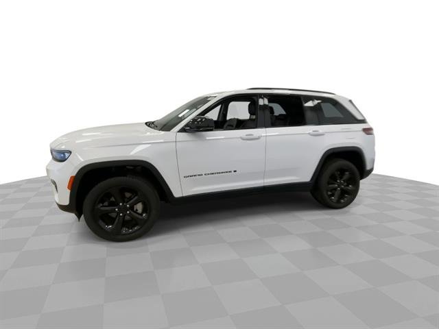 Certified Used 2023 White Jeep Limited 4x4 image 6