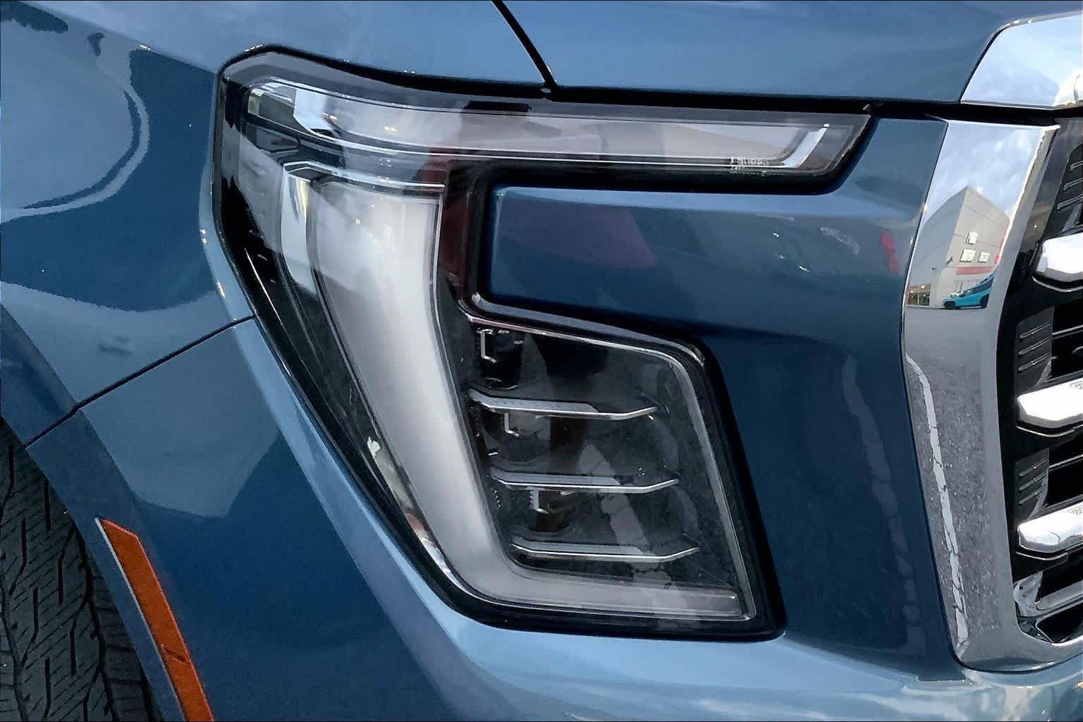 Used 2025 Downpour Metallic GMC Elevation image 26