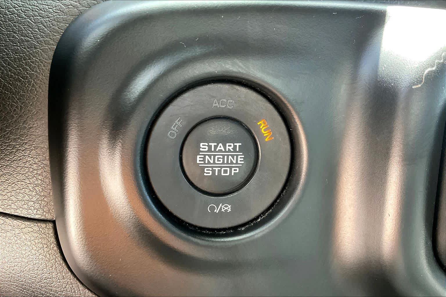 Used 2022 Hydro Blue Pearlcoat Jeep Unlimited Sahara image 30