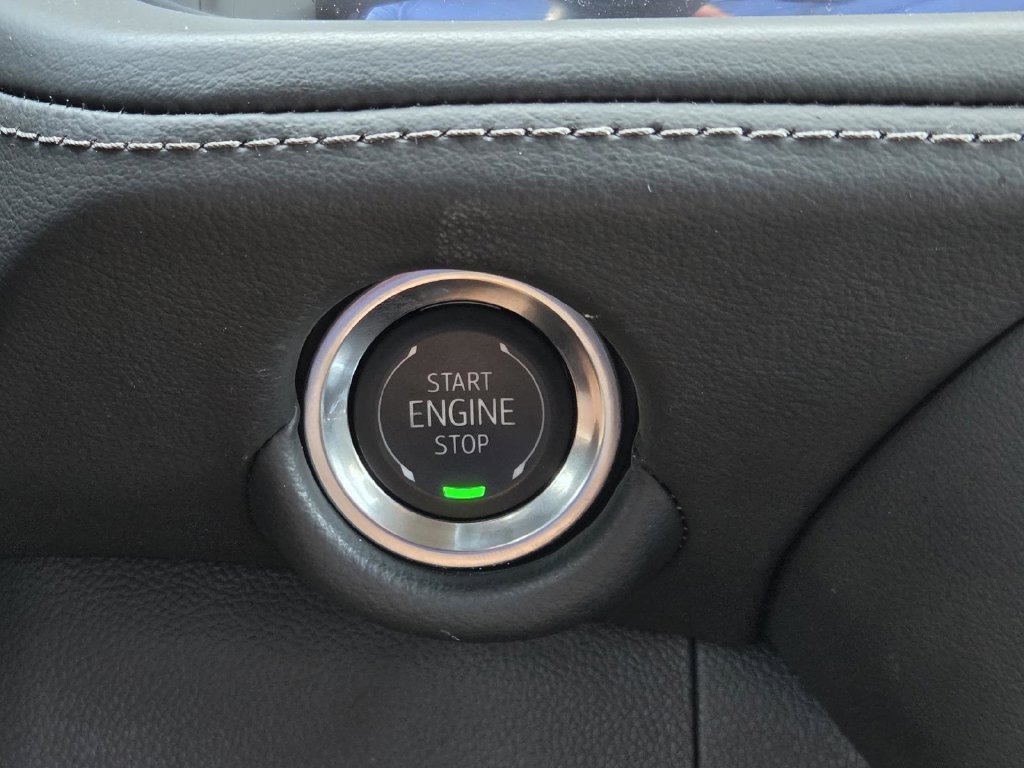 Used 2025 Black Chevrolet Z71 image 28