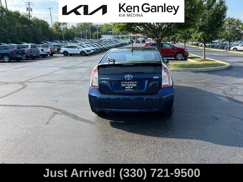Used 2013 Blue Toyota Three image 6
