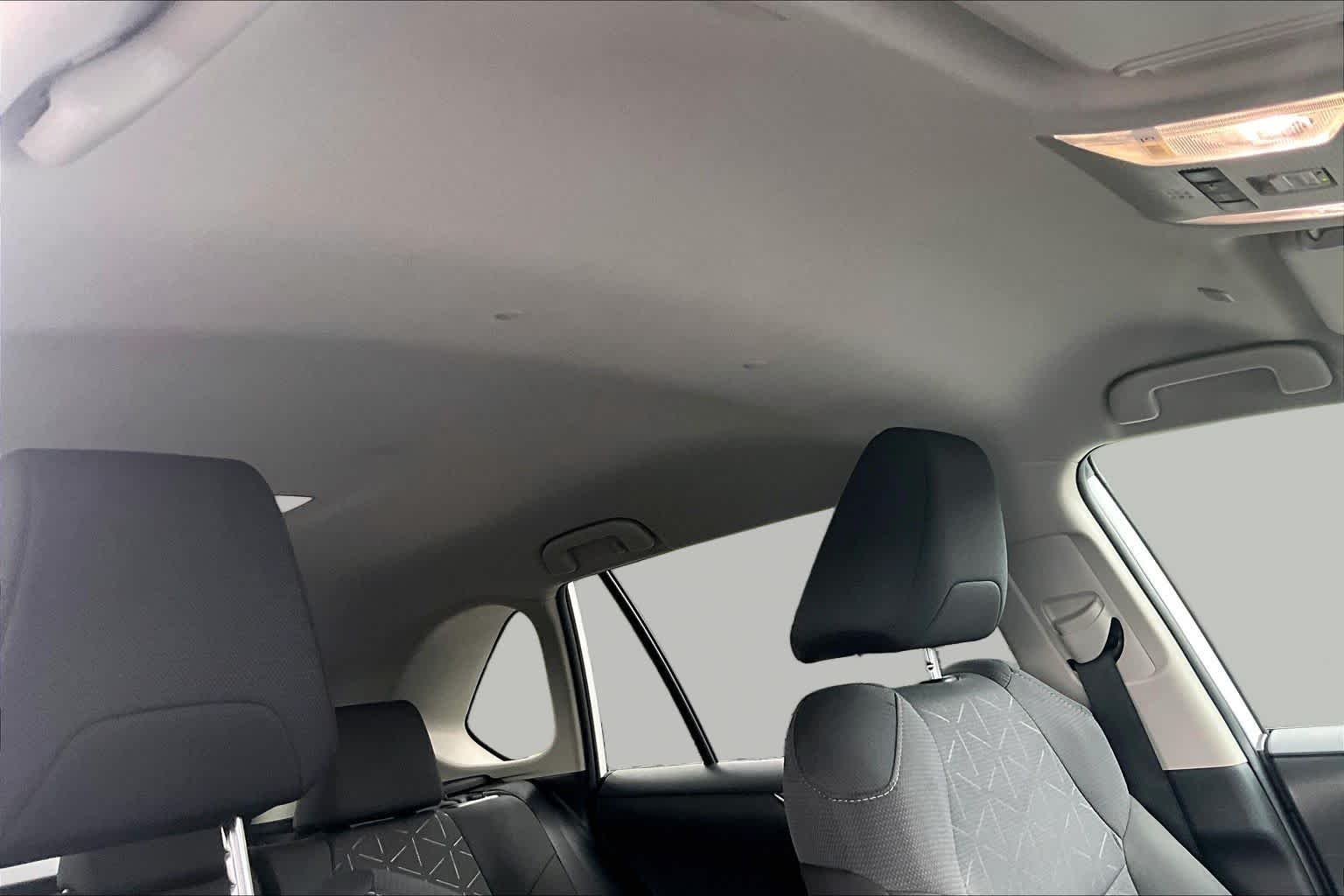 Used 2025 Ice Cap Toyota Hybrid XLE image 14