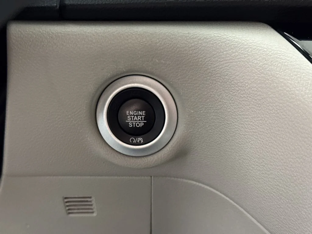 Used 2024 Black Chrysler Touring L image 30