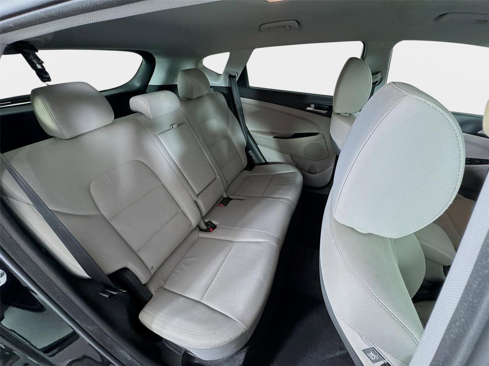 Used 2019 Black Noir Pearl Hyundai SE image 24
