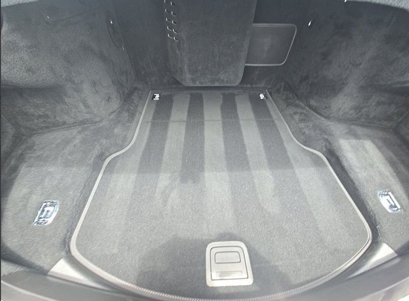 Used 2021 Black Bentley W12 image 21